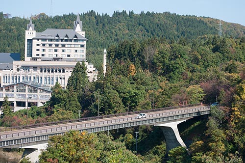 アウトドア気分を味わえると大好評の山岳コース