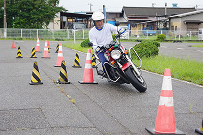 運転しやすい広々とした教習コース