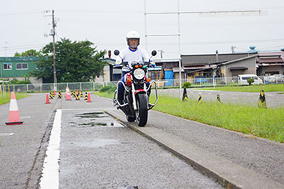 運転しやすい広々とした教習コース