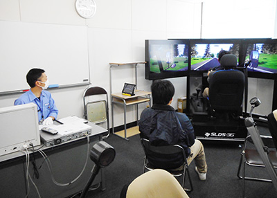 危険運転体験（シミュレーター）