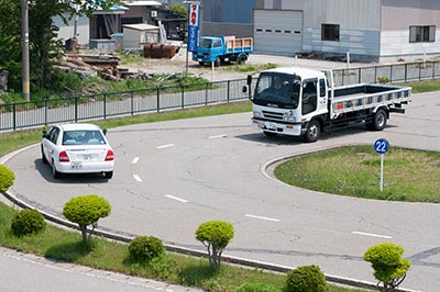 運転しやすい広々とした教習コース