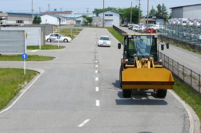 運転しやすい広々とした教習コース