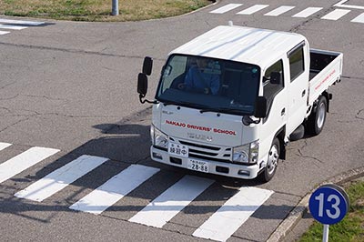 運転しやすい広々とした教習コース