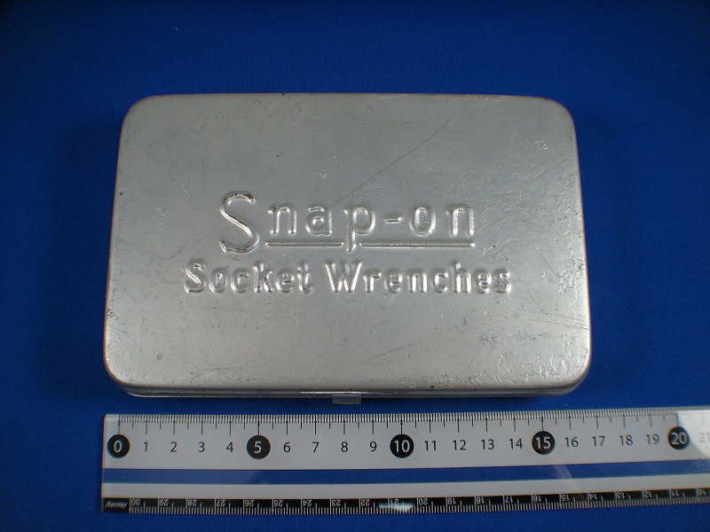 スナップオン　旧ロゴ　携帯用工具箱　「Socket Wrenches」　1944年または45年製