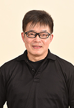 ナレーターの鍬田伸一の顔写真