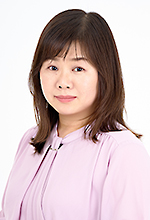 ナレーターの菅原綾美の顔写真